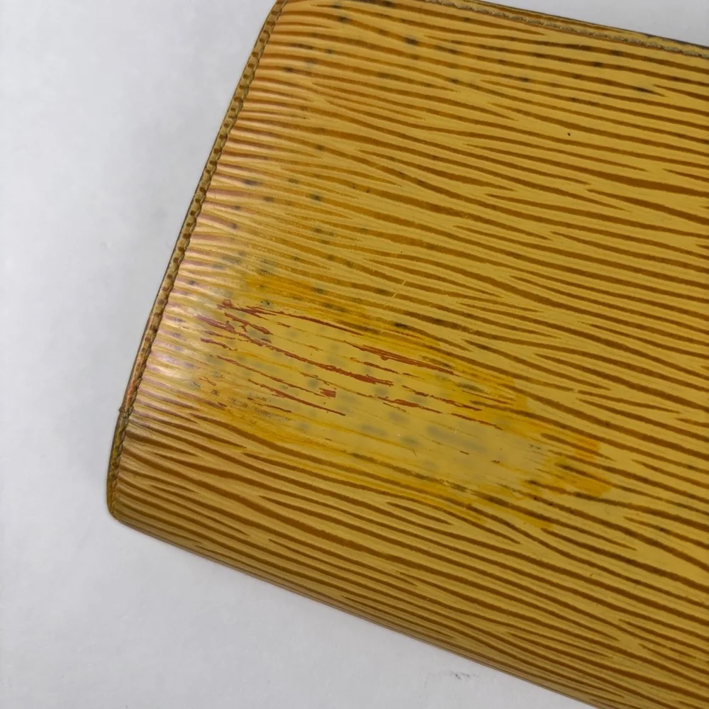 AUTHENTIC Louis Vuitton Epi Leather French Purse Kiss Lock Wallet Yellow MI0368